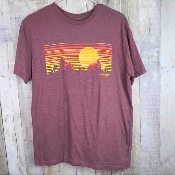 Wrangler Medium Crewneck Short Sleeve T-Shirt Mountains Moon Graphics - Picture 1 of 6